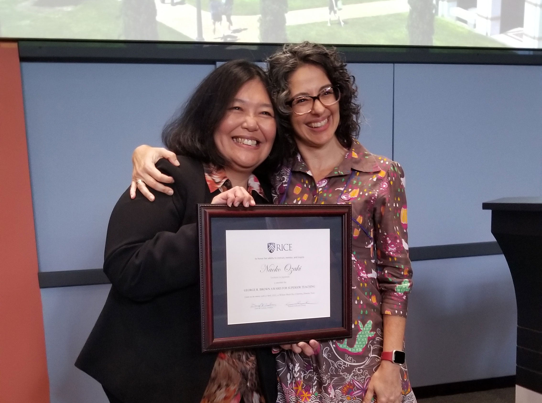 Photo of Naoko Ozaki and Helade Santos at award ceremony
